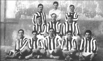 Jugadores del Atlético con la camiseta rojiblanca.