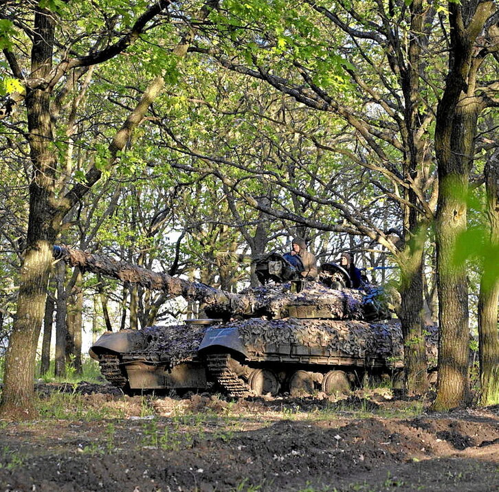 Un tanque ucraniano, cerca de Bajmut.