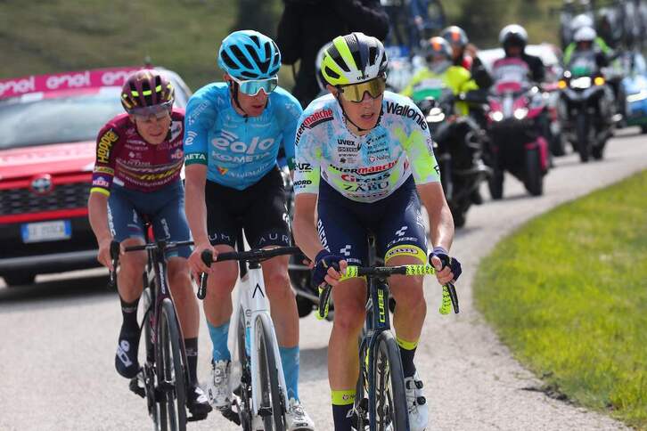 Davide Bais ha seguido la rueda de Petilli para dar el Eolo su segunda victoria en tres Giros.