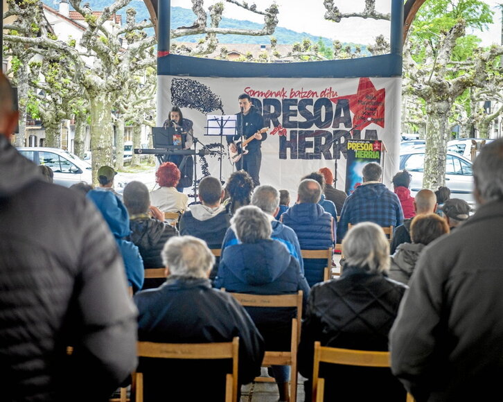 Pello Mariñelaren omenez atzo Etxarri Aranatzen egindako ekitaldiko une bat.