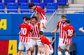 Los juveniles celebran el gol de Gaizka Alboniga-Menor.