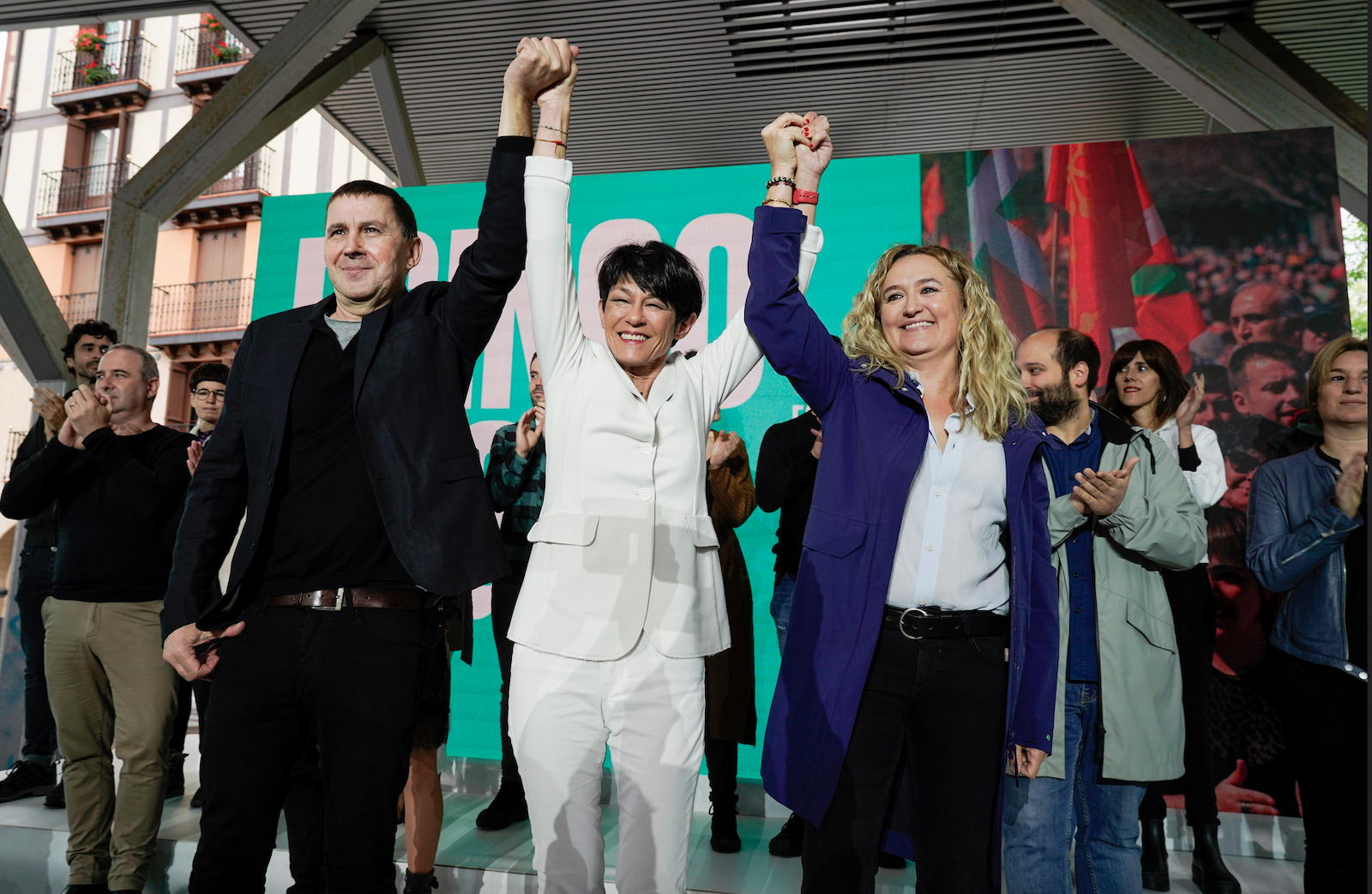 Otegi, Iriarte y Morras en Arrasate. (Marisol RAMIREZ/FOKU)