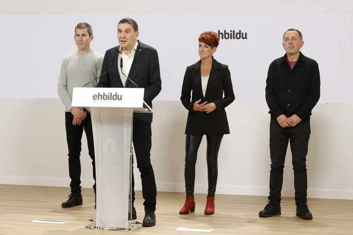 La Mesa Política de EH Bildu ha aplaudido la decisión de los siete candidatos.