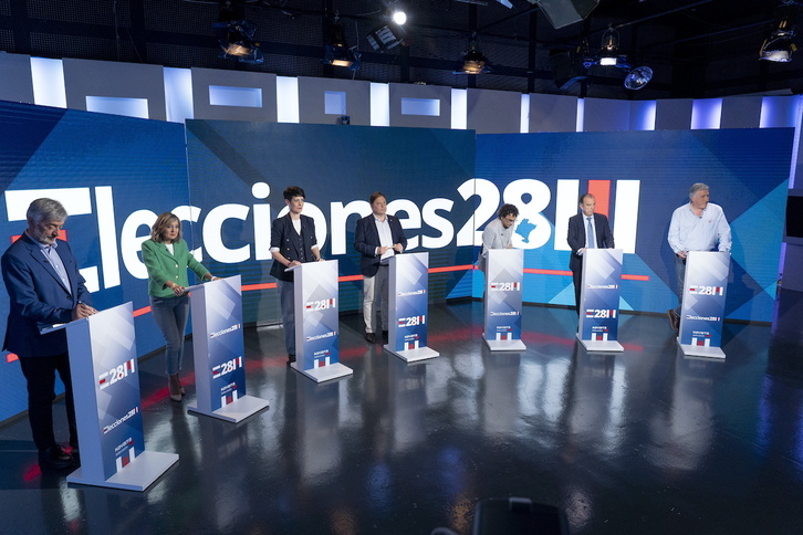 Koldo Martínez (Geroa Bai), Cristina Ibarrola (UPN), Elma Saiz (PSN), Fernando Sesma (Ciudadanos), Txema Mauleón (Contigo-Zurekin), Carlos García Adanero (PP) y Joseba Asiron (EH Bildu), en el debate que mantuvieron en Navarra Televisión.