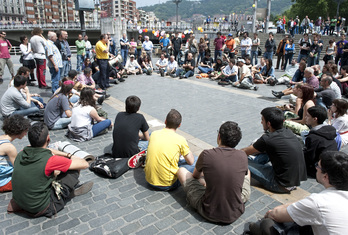 Una de las concentraciones celebrada en la plaza del Arriaga durante la campaña electoral de mayo de 2011.