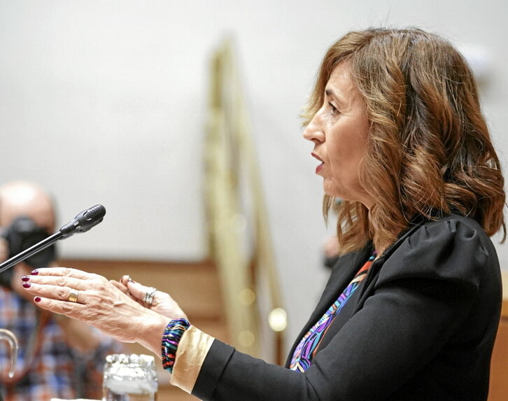 La consejera Olatz Garamendi, durante su intervención en el pleno del 17 de marzo.