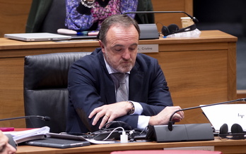 Un cabizbajo Esparza, en un pleno del Parlamento.