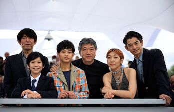 Hirokazu Koreeda, con el equipo de la película ‘Monster’.