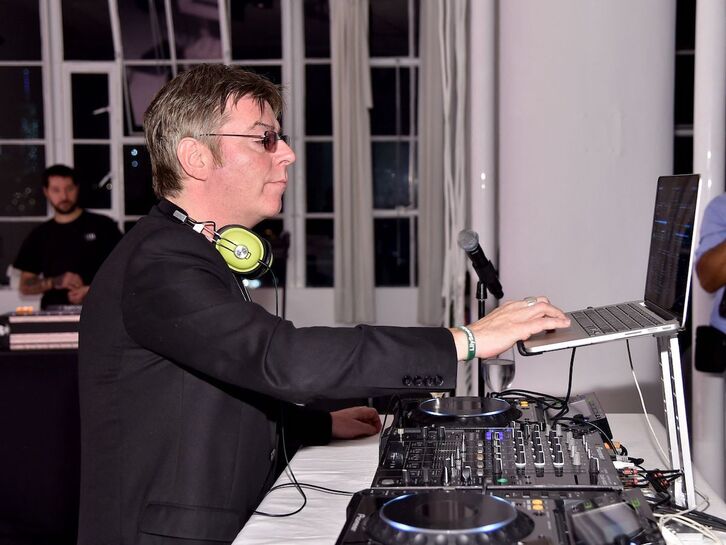 Andy Rourke, en una actuación en 2014 en Nueva York.