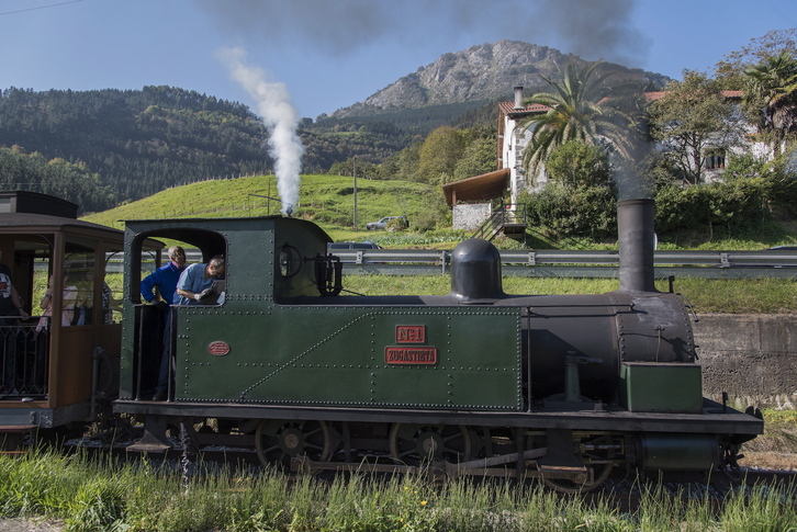 Burdinbidearen Euskal Museoko tren historikoetako bat Azpeitian, artxiboko irudian.