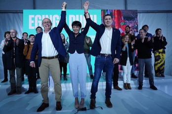 Arnaldo Otegi, Maddalen Iriarte y Juan Karlos Izagirre, en el acto de Donostia.