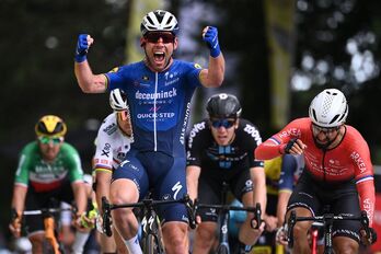 Cavendish celebra una de sus últimas victorias en el Tour.