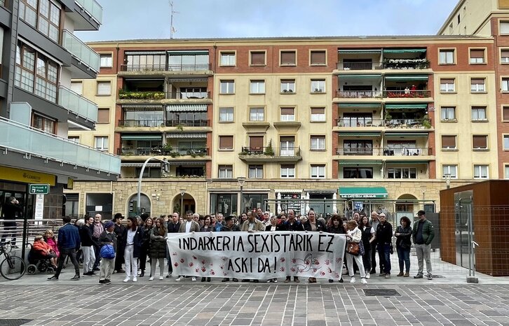 Concentración en Hondarribia contra la agresión sexual ocurrida el fin de semana. 