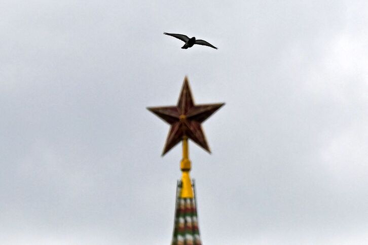 Una de las torres del Kremlin coronada con una estrella