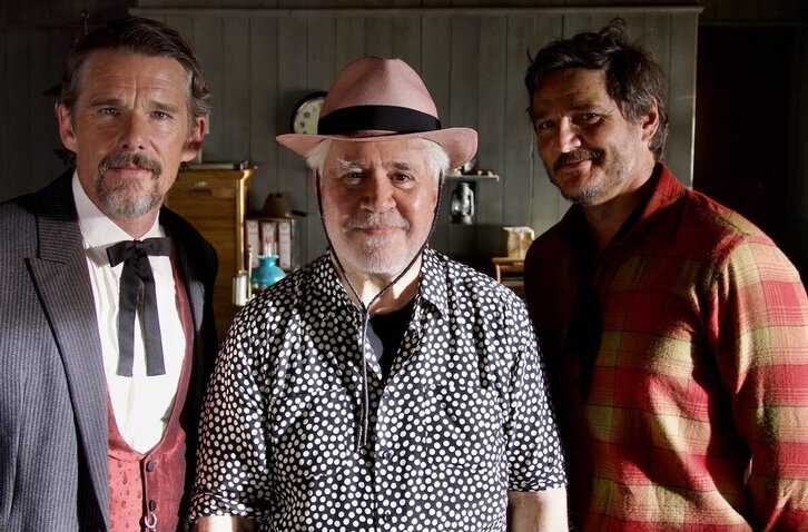 Ethan Hawke, Pedro Almódovar y Pedro Pascal en  modo western.