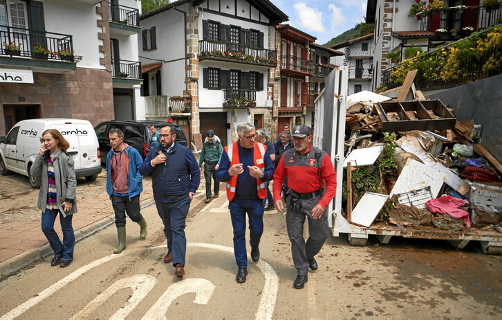 El consejero navarro de Pesidencia, Javier Remírez, en Bera.