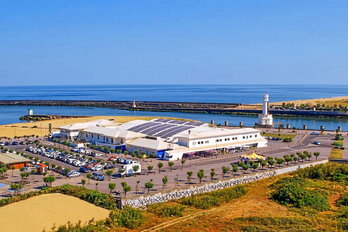 La dernière grande rénovation de la patinoire de La Barre, en 2011, avait engendré la pose de panneaux photovoltaïques permettant de produire 10% de sa propre énergie.