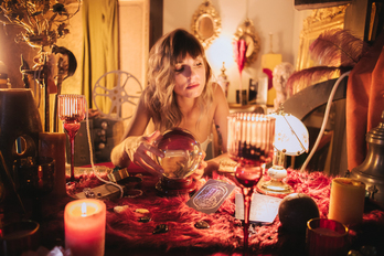 Taroteko kartek eragina izan dute Maialen Gurbindorengan ‘Oráculo’ diskoa egiterako garaian.