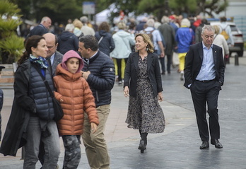 El lehendakari, Iñigo Urkullu, durante un paseo electoral en Donostia.