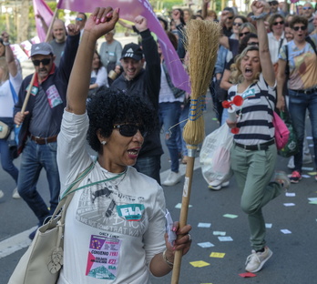 Trabajadoras de la limpieza, en la manifestación de Donostia.