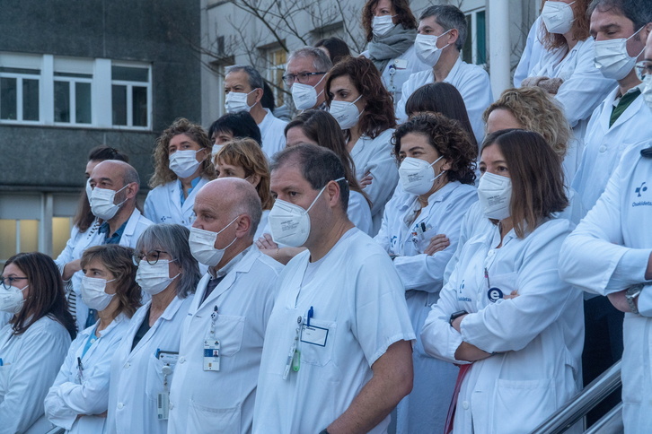 Una de las muchas protestas que los profesionales sanitarios de la OSI Donostialdea han realizado frente al Hospital Donostia.