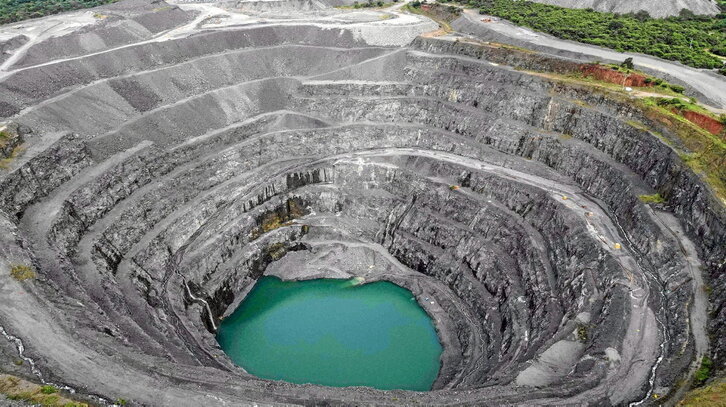 Mina de cobre Sossego situada en Canaa dos Carajas, estado de Pará, Brasil. Es explotada por la compañía minera brasileña VALE que gestiona las mayores minas al aire libre del mundo.