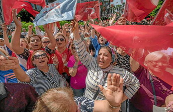 Seguidores del kemalistas CHP y del candidato  Kemal Kilicdaroglu, durante un acto electoral en Adana.