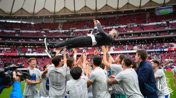 Jokalari txuri-urdinak Imanol Alguacil aireratu dute Metropolitanon, Txapeldunen Ligarako sailkapena lortu berritan.