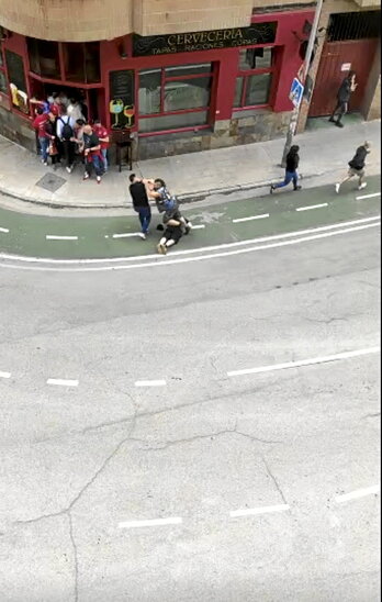 Un vídeo difundido en redes sociales captó la agresión en la calle José Tudela de Soria.
