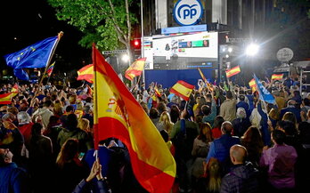 Votantes del PP celebraban el triunfo en Madrid.