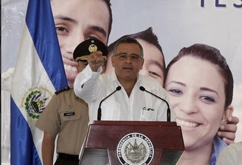 Mauricio Funes, ante la prensa en 2013