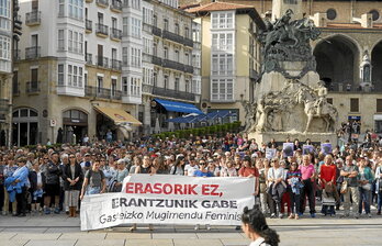 Concentración de ayer organizada por el Movimiento Feminista de Gasteiz.