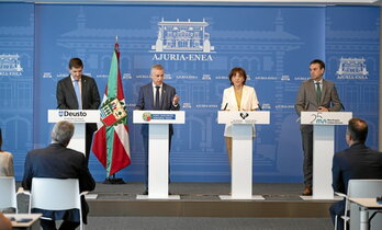 Juan José Etxeberria, Iñigo Urkullu, Eva Ferreira y Vicente Atxa, en la presentación del Plan del Sistema Universitario 2023-2026.