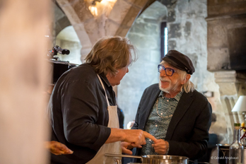 El chef (Gérard Depardieu) y su proveedor de ostras (Pierre Richard).