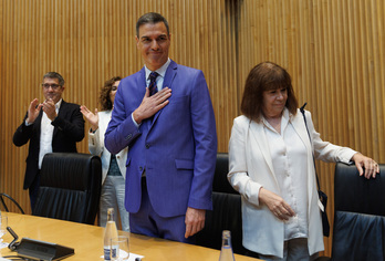 Pedro Sánchez a su llegada a la reunión con los diputados y senadores del PSOE.