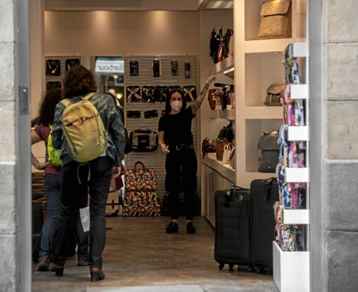 Gehienak zerbitzuen sektorean daude.