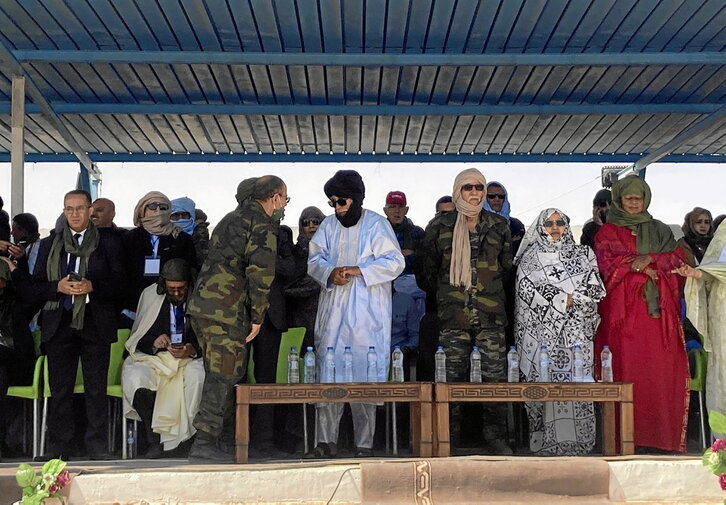 El presidente de la RASD y líder del Frente Polisario, Brahim Gali, preside el desfile que conmemoró el 50 aniversario de la lucha armada, y en el que estuvieron presentes representantes de sus aliados latinoamericanos.