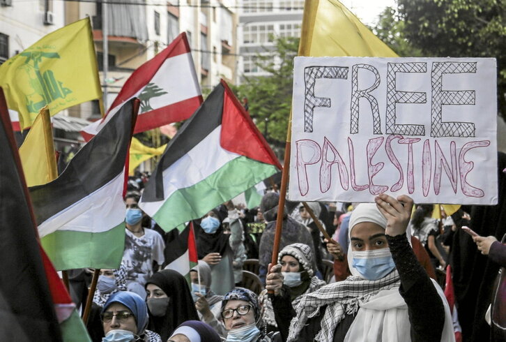 Manifestación propalestina de Hizbulah, aliado del FPLP-CG, en Beirut.