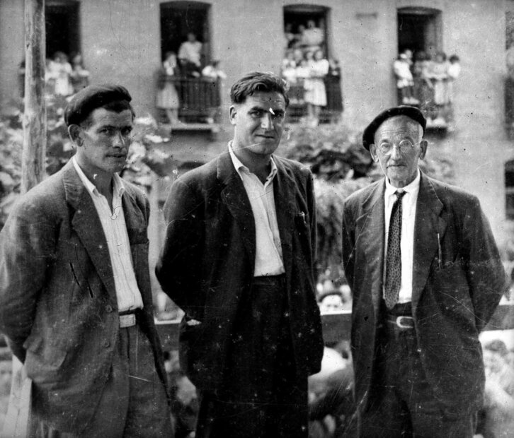 Uztapide eta Basarri, Indalecio Ojangurenen argazki batean.