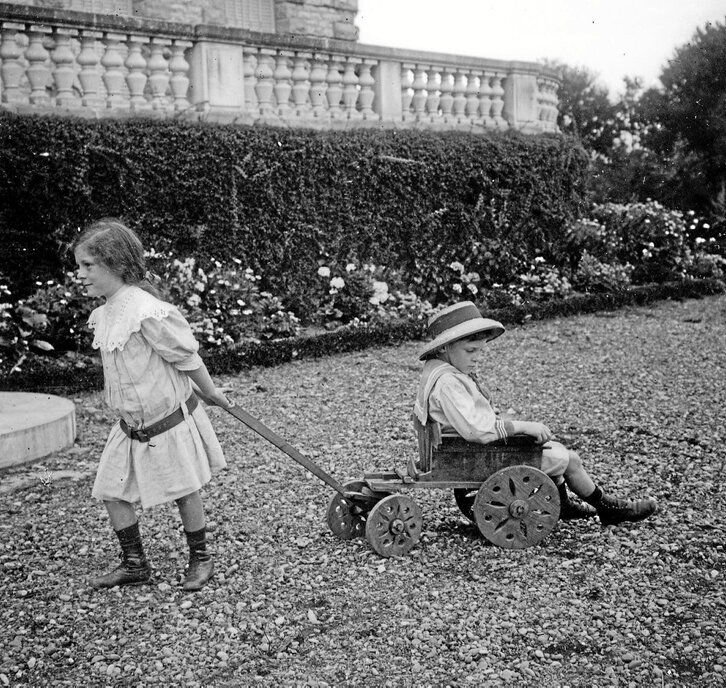 Duboscq familia, 1902an, Joantho gazteluan