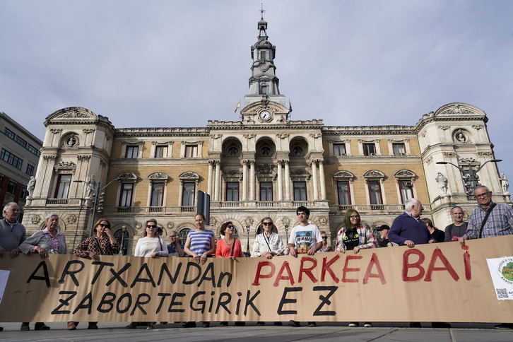 Concentración en contra del vertedero de Artxanda.