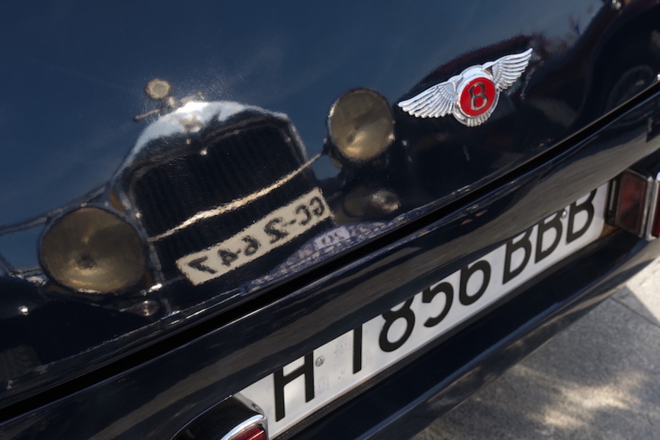 Detalle de un antiguo Bentley.
