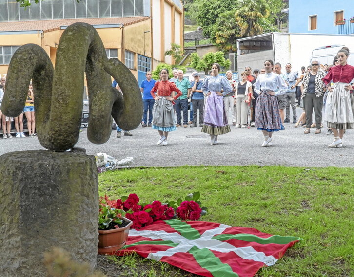 Ina Zeberioren oroimen ekitaldia, bere jaioterrian, Lizartzan.