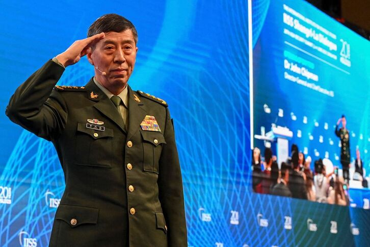 El ministro de Defensa de China, Li Shangfu, antes de su discurso en la vigésima cumbre del Diálogo de Shangri-La.