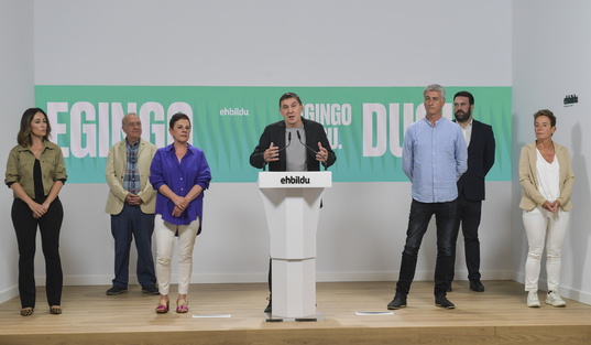 Arnaldo Otegi, junto a los candidatos y candidatas que concurrirán las listas de la formación soberanista.