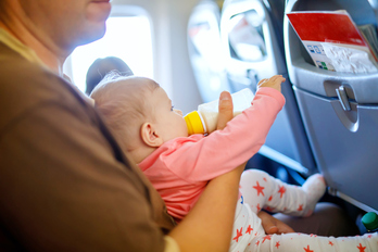 Los bebés menores de 2 años no ocupan asiento.