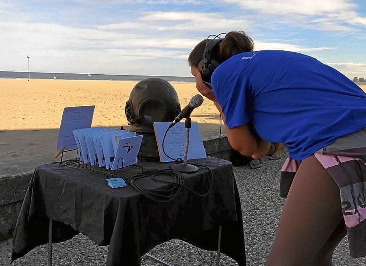 Jendeari mezua uzteko gonbita luzatu diote proiektuaren bultzatzaileek hainbat lekutan. Irudian, Sokoburu auzoan egindako grabazioa (OSTEMPO NUNA)