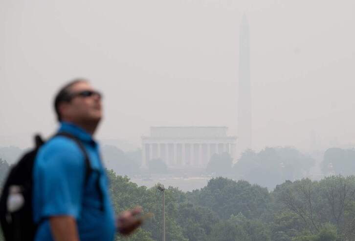 Ke lainoa, Lincoln Memorial-en eta Washingtongo monumentuaren gainean.