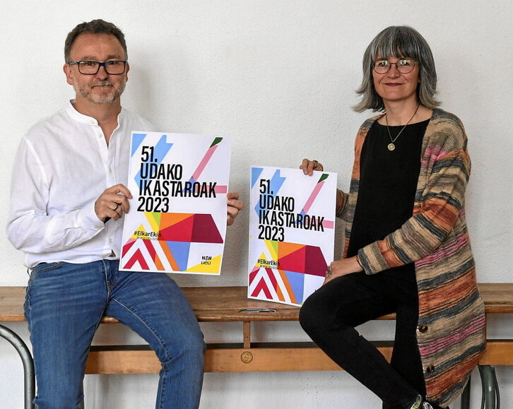 Aitor Bengoetxea eta Irati Iciar, 51. edizioaren aurkezpenean, Iruñean.