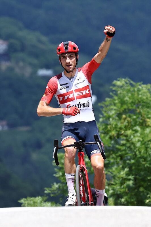 Giulio Ciccone, ganador en La Bastilla de Grenoble.